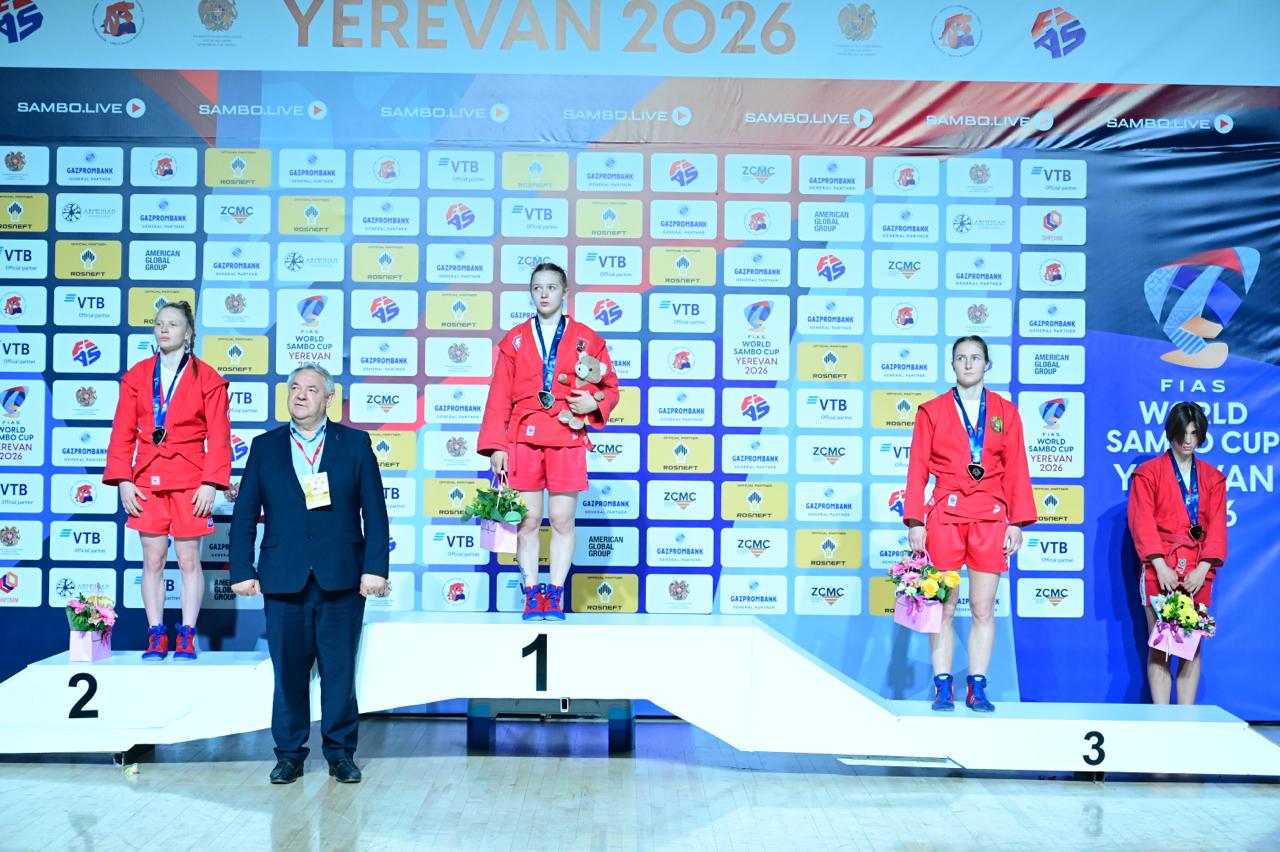 Алёхина.jpg